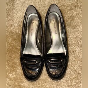 Bandolino Black Croc-Embossed heels​